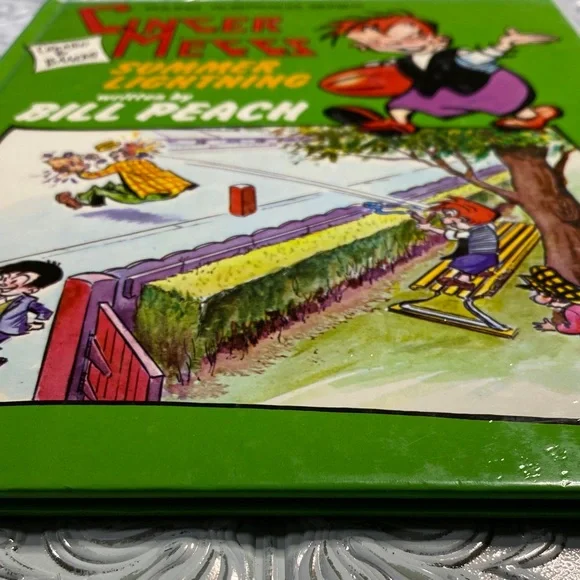 Ginger Meggs Summer Lightning Book by Bill Peach Young Australia Series 1982 - Picture 2 of 11